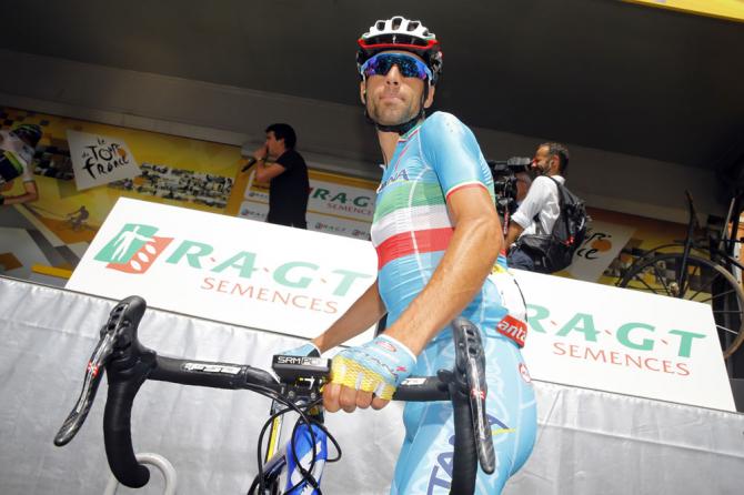 Vincenzo Nibali (Astana Pro Team)  на старте 13 этапа Тур де Франс 2015