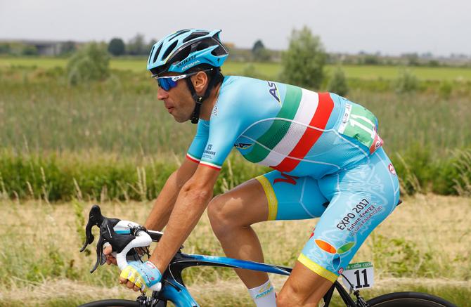 Italy's Vincenzo Nibali of team Astana rides during the 18th stage of the 99th Giro d'Italia (фото: Getty Images Sport)