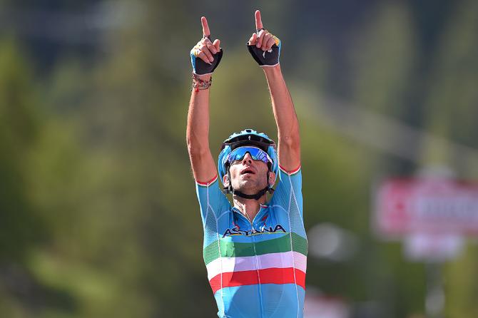 Винченцо Нибали (Astana Pro Team) стал первым на 19-м этапе Джиро 2016 (фото: Tim de Waele/TDWSport.com)