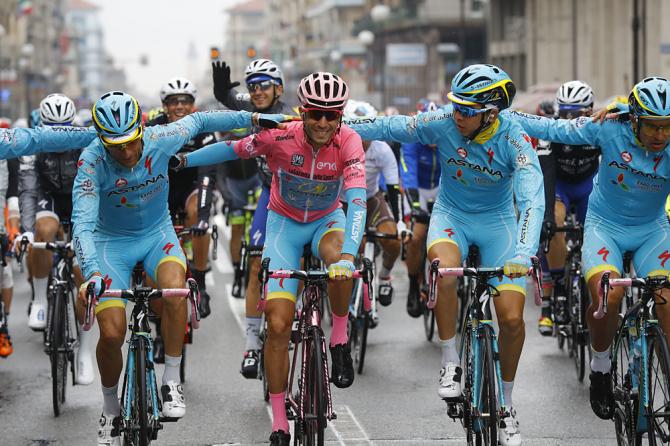 Винченцо Нибали (Астана) выигрывает Джиро д'Италию 2016 года (фото: Getty Images Sport)
