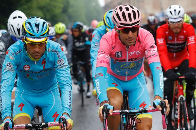 Винченцо Нибали (Астана) побеждает на Джиро д'Италии 2016 года (фото: Getty Images Sport)
