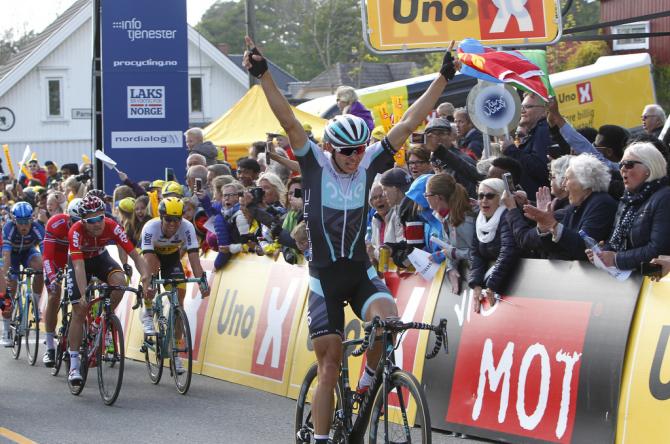 Steele von Hoff (ONE Pro Cycling) празднует победу на первом этапе (фото: Tim de Waele/TDWSport.com)