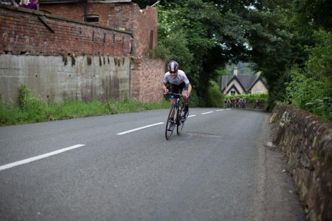 Emma Johansson (SWE) Wiggle Hi5 Cycling Team пытаеться уменьшить разрыв с лидерами гонки 4-го этапа Aviva Women's Tour 2016 (фото: Sean Robinson/Velofocus)