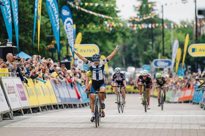 Lotta Lepistö (Cervelo Bigla Pro Cycling Team) победила на финальном этапе Aviva Women's Tour. (фото: Sean Robinson/Velofocus)