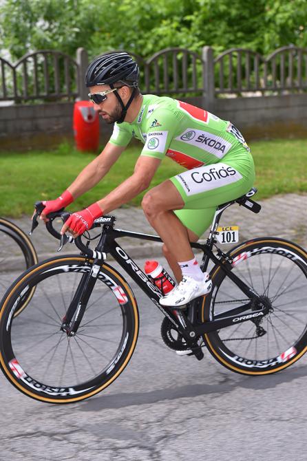 Nacer Bouhanni (Cofidis) в зелёной майке - лидера очковой классификации. (фото: Tim de Waele/TDWSport.com)