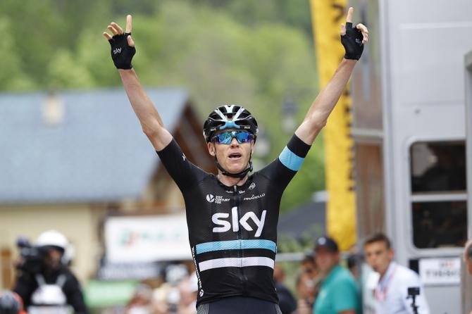 Chris Froome celebrates winning stage 5 at the Criterium du Dauphine (фото: Bettini Photo)