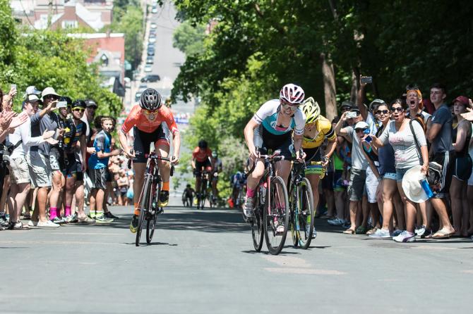Ellen Noble outsprints Heather Fischer (Rally Cycling) and Brianna Walle (Team TIBCO-SVB) to win the Stillwater Criterium (фото: Matthew Moses/Moses Images)