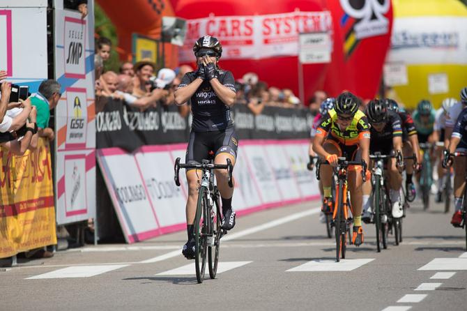 Chloe Hosking (Wiggle High5) выиграла 3 этап Giro Rosa (фото: Sean Robinson/Velofocus)