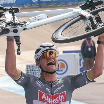 85fae6bf202550ee4f14c48d052170a7 Ван дер Поэль выигрывает третий Парис-Рубе я подряд