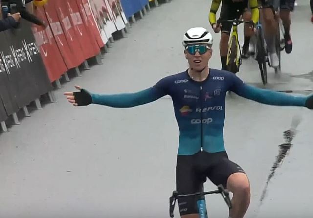 3711cdc77965c11e02ae11e5784f8bbd