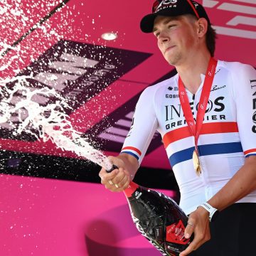 Тарлинг GB выигрывает первую сцену Grand Tour в Джиро