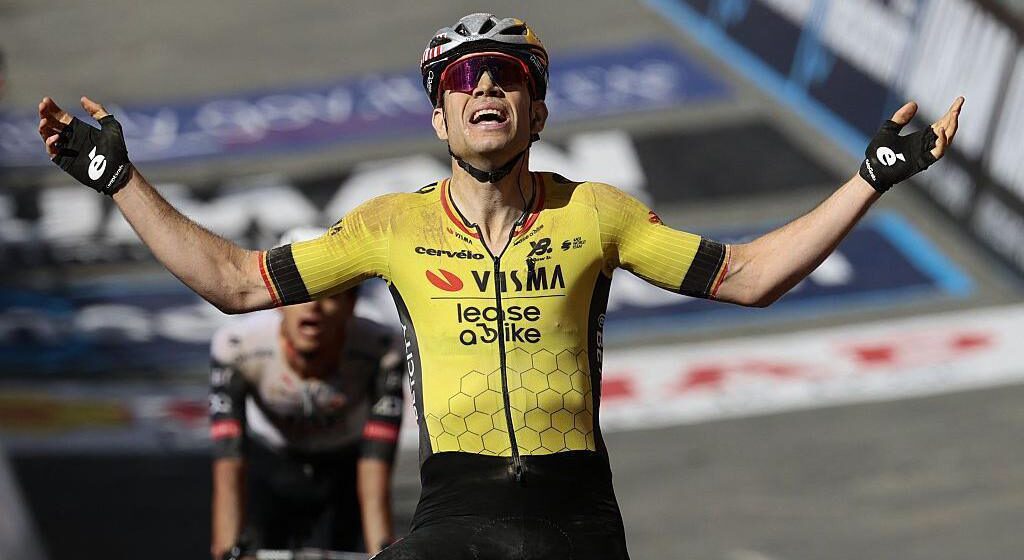 Ван Эрт выигрывает девятую стадии Джиро в роли Roglic & Pidcock Crash