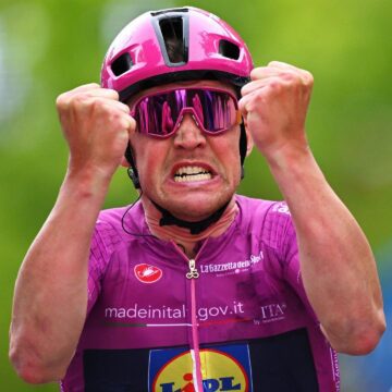 Педерсен выигрывает третий этап, чтобы вернуть гиро лидерство