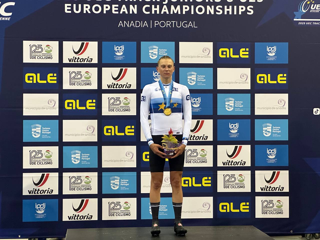 20a2668efdb7c8f09f01aec0ad4306a3