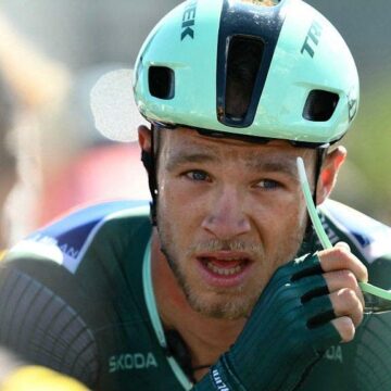 Милан выигрывает восьмой тур после Bunch Sprint