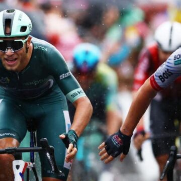 Милан выигрывает тур 17 в спринте