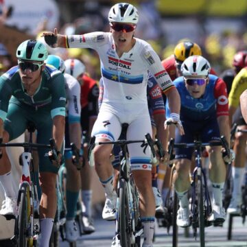 Merlier выигрывает Sprint Finish, когда Ван дер Поэль отрицал Epic Breakaway Triumph