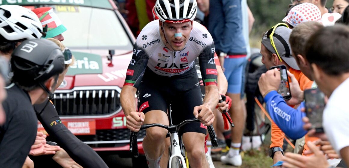 Алмейда одержал первую победу на этапе Вуэльты на фоне протестов