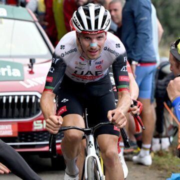 Алмейда одержал первую победу на этапе Вуэльты на фоне протестов