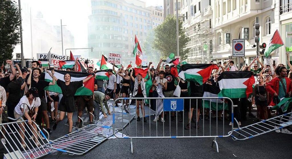 Финальный этап Вуэльты заброшен из-за протестов