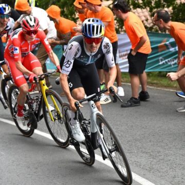 Протесты привели к скорейшему завершению этапа Вуэльта Испании