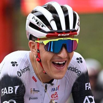 Soler выигрывает этап, поскольку Israel-Premier Tech модифицирует комплект