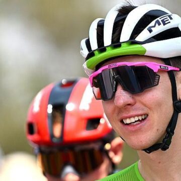 de28985b2f3d22ad3882e337de2d44a3 Imperious Pogacar выигрывает миры с эпической сольной атакой