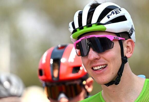 Imperious Pogacar выигрывает миры с эпической сольной атакой