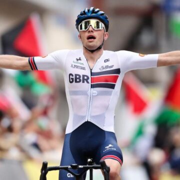 Грэм завоевывает четвертый подряд титул чемпиона мира по шоссейным гонкам