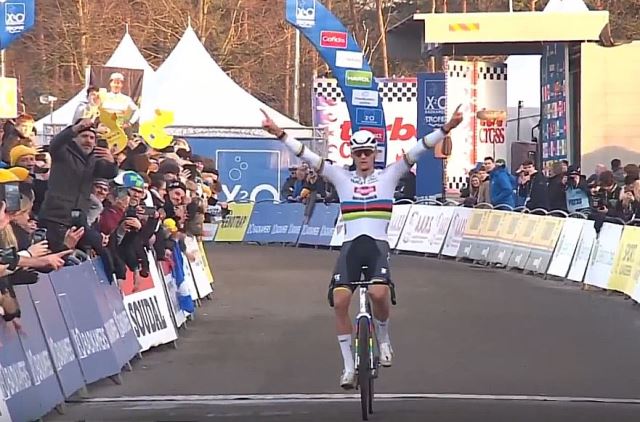 3cbe24850e6f519e1c1070dfd4bbebf8