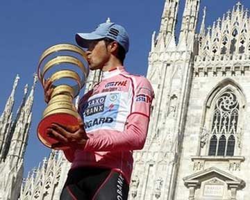 772322_31 Альберто Контадор за явным преимуществом выиграл «Джиро д’Италия»