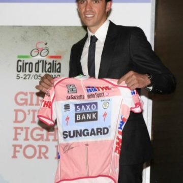 95001 Альберто Контадор сосредоточен на Тур де Франс 2012