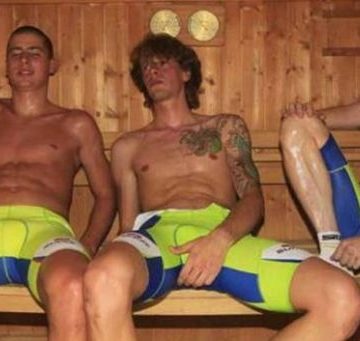 asf1 Гонщики итальянской команды Liquigas в центре скандала.