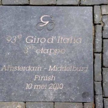 Wouter-Weylandt1 В Миддельбурге заложили мемориальную доску в честь Воутера Вейланда