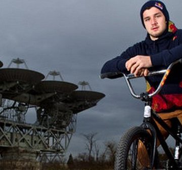 Василий Лукьяненко в чашах радара Национального космического центра Украины