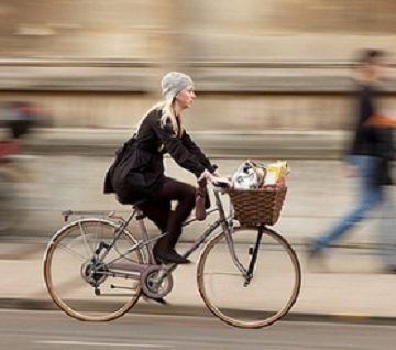 D0-92-D0-B5-D0-BB-D0-BE-D1-81-D0-B8-D0-BF-D0-B5-D0-B4-D0-B8-D0-BB-D0-B8-D0-BC-D0-B0-D1-88-D0-B8-D0-BD-D0-B01 Велосипед против автомобиля в городе