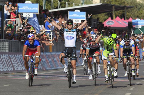 Mark-Cavendish-Omega-Pharma-QuickStep-wins-the-opening-stage-of-the-Giro1 Джиро д’Италия 2013 1 этап