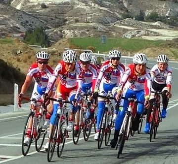 Сергей Курдюков тренируется на Кипре с российскими велогонщицами