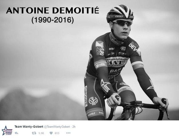 В понедельник команда Антуана Демотье Wanty-Gobert опубликовала твит с черно-белой фотографией и годами жизни гонщика