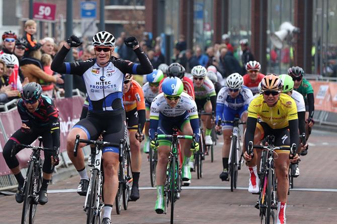 Kirsten Wild (Hitec Products) выиграла спринтерский финиш 4a этапа на Energiewacht Tour (фото: dcp-bertgeerts@xs4all.nl)