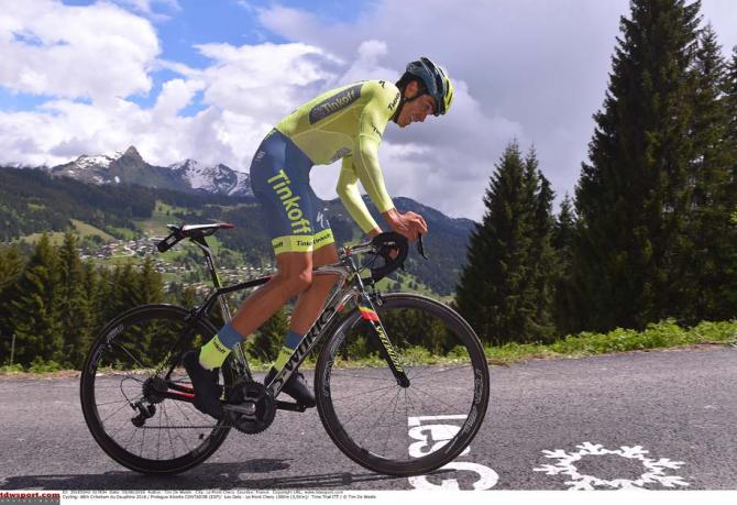 Alberto Contador on his way to victory (фото: Tim de Waele/TDWSport.com)