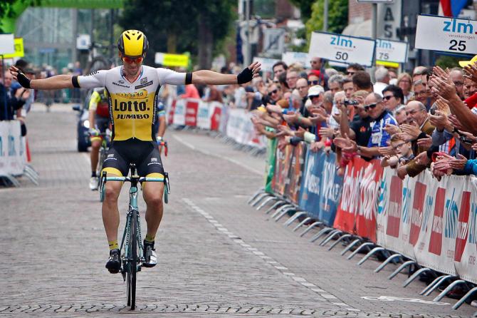 Сеп Ванмарке празднует победу в гонке Гран-при Яна ван Хесвейка 2016 (фото: Bettini Photo)