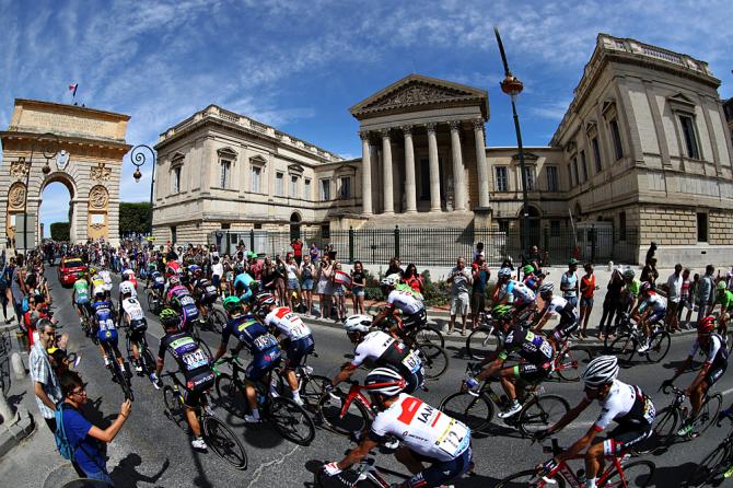 Пелотон покидает Монпелье, во время 12 этапа Тур де Франс 2016 (фото: Getty Images Sport)