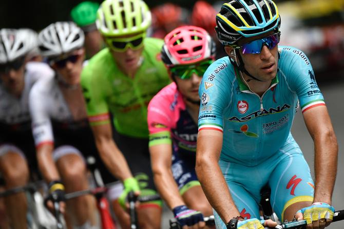 Vincenzo Nibali (Astana) пошел в атаку (фото: Getty Images Sport)