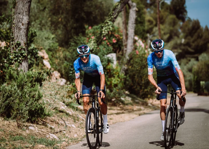 Якоб Фульсанг (Израиль-Premier Tech) выбыл из «Тур де Франс» с переломом ребра после тяжелой аварии на 15-м этапе
