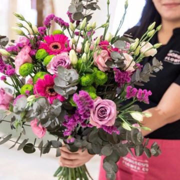 Самостійна купівля або послуга доставки квітів