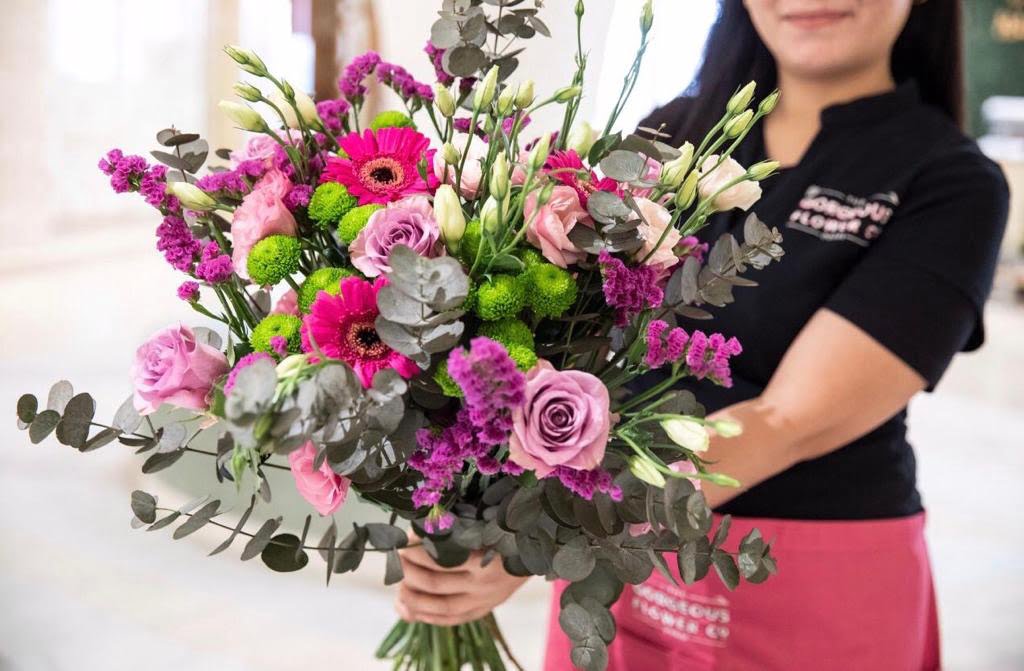 Самостійна купівля або послуга доставки квітів