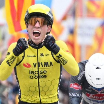 8a028ebc4629f1b4e7fe420dcaf83ab7 Британский Бреннан, 19 лет, выигрывает Волту на первую стадию Каталунии