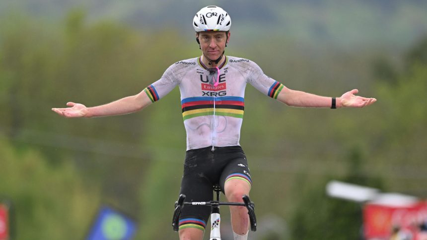 1c70ee9b982ff0cfa72fcde632142086 Pogacar преодолевает влажные условия, чтобы выиграть Fleche Wallonne