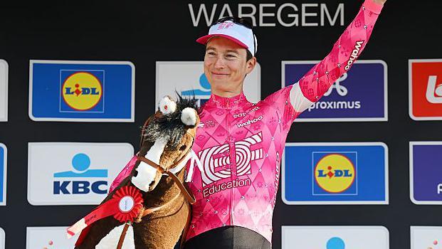 «Победа в моей жизни» — Powless Stuns Van Aert и Visma